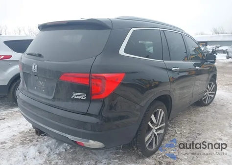 2017 Honda Pilot Touring z USA, uszkodzony, nr VIN 5FNYF6H92HB033487